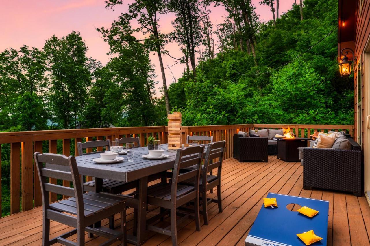 Mountainside - New Luxury Cabin-Fire Table-Hot Tub-3 Pools-Ps5-Bears Gatlinburg Exterior foto